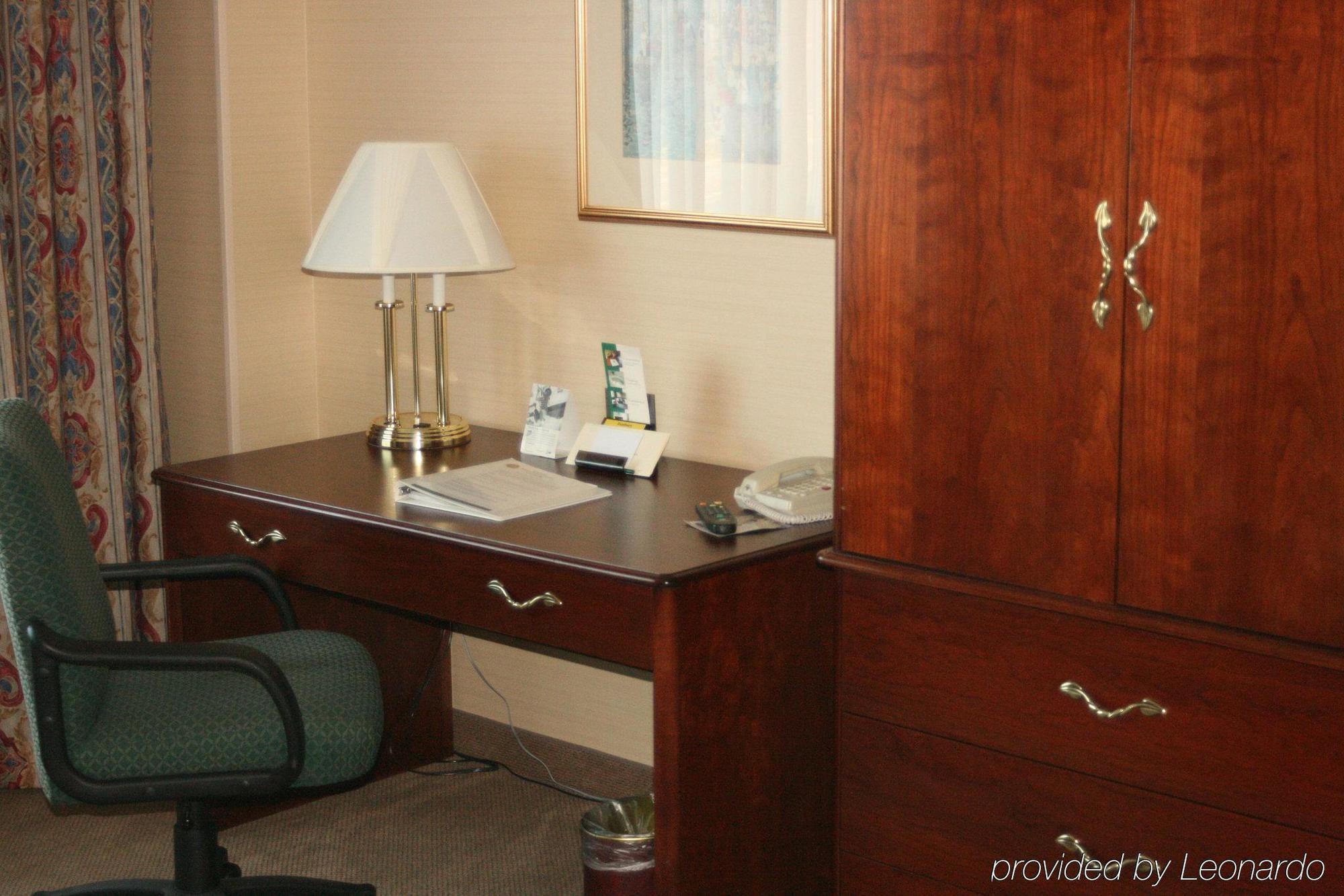 Maron Hotel & Suites Danbury Zimmer foto