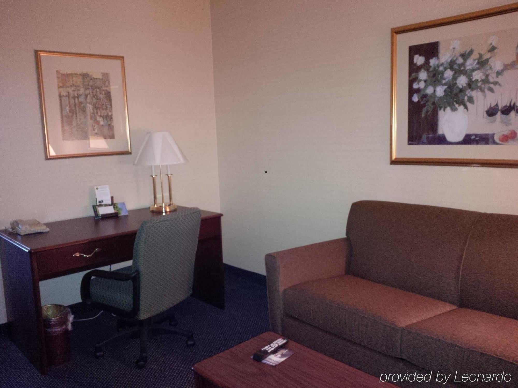 Maron Hotel & Suites Danbury Exterior foto